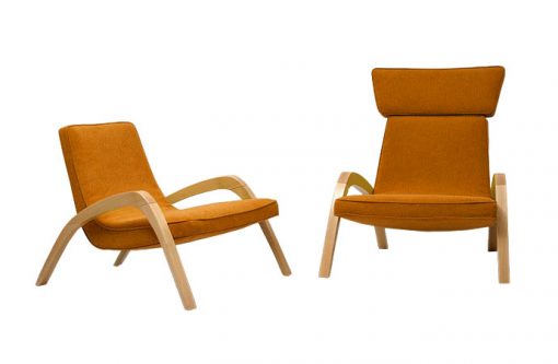 Dve dizajnové relaxačné kreslá JAZZ a JAZZ MAX, jedno bez hlavovej opierky, v oranžovom čalúnení.